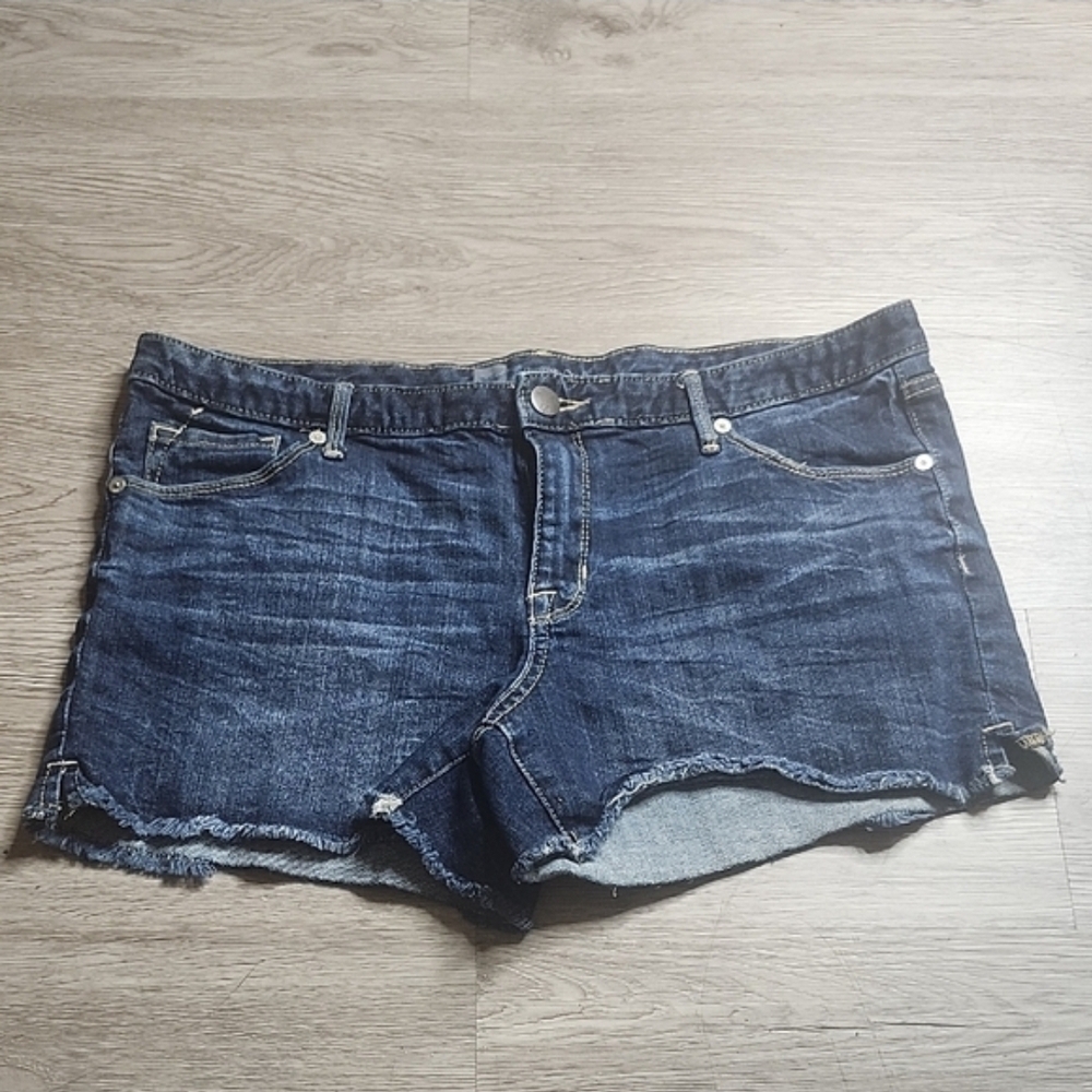 Denim Short Shorts in Dark Blue